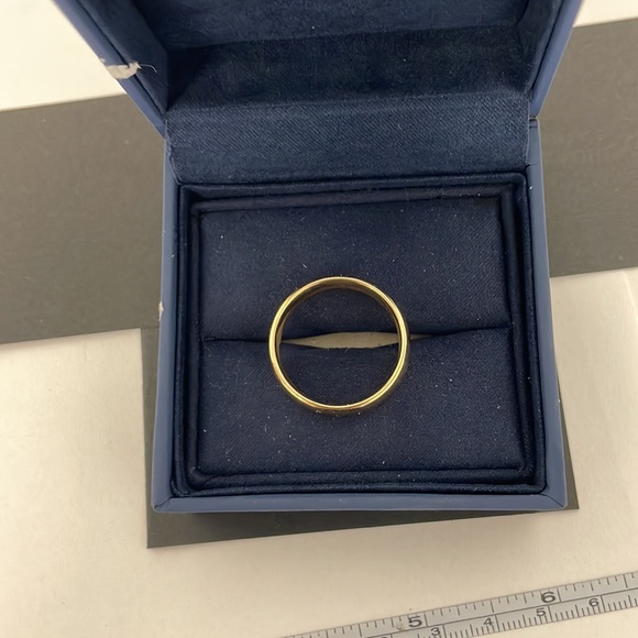 Size 12   6mm Comfort Fit Wedding Ring Yellow Gold and 9.6g gold - Picture 5 of 6